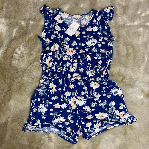 ninexis Dresses & Skirts - NWT Ninexis blue floral romper with pockets